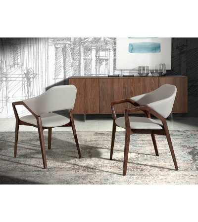 Chair Poli