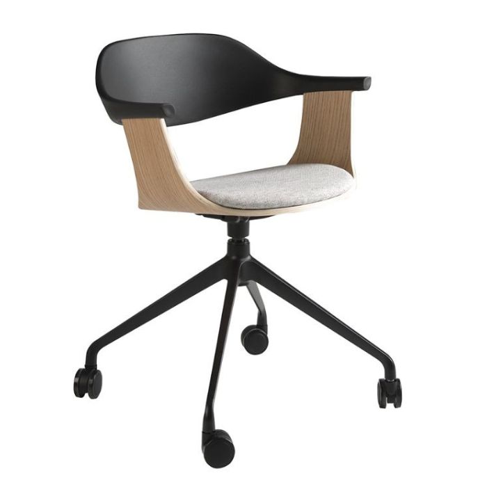 Chair Chila