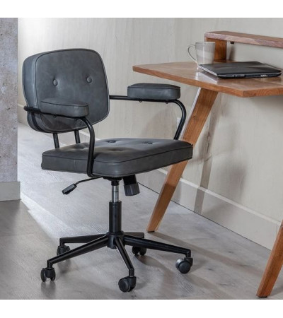 Chair Stormi