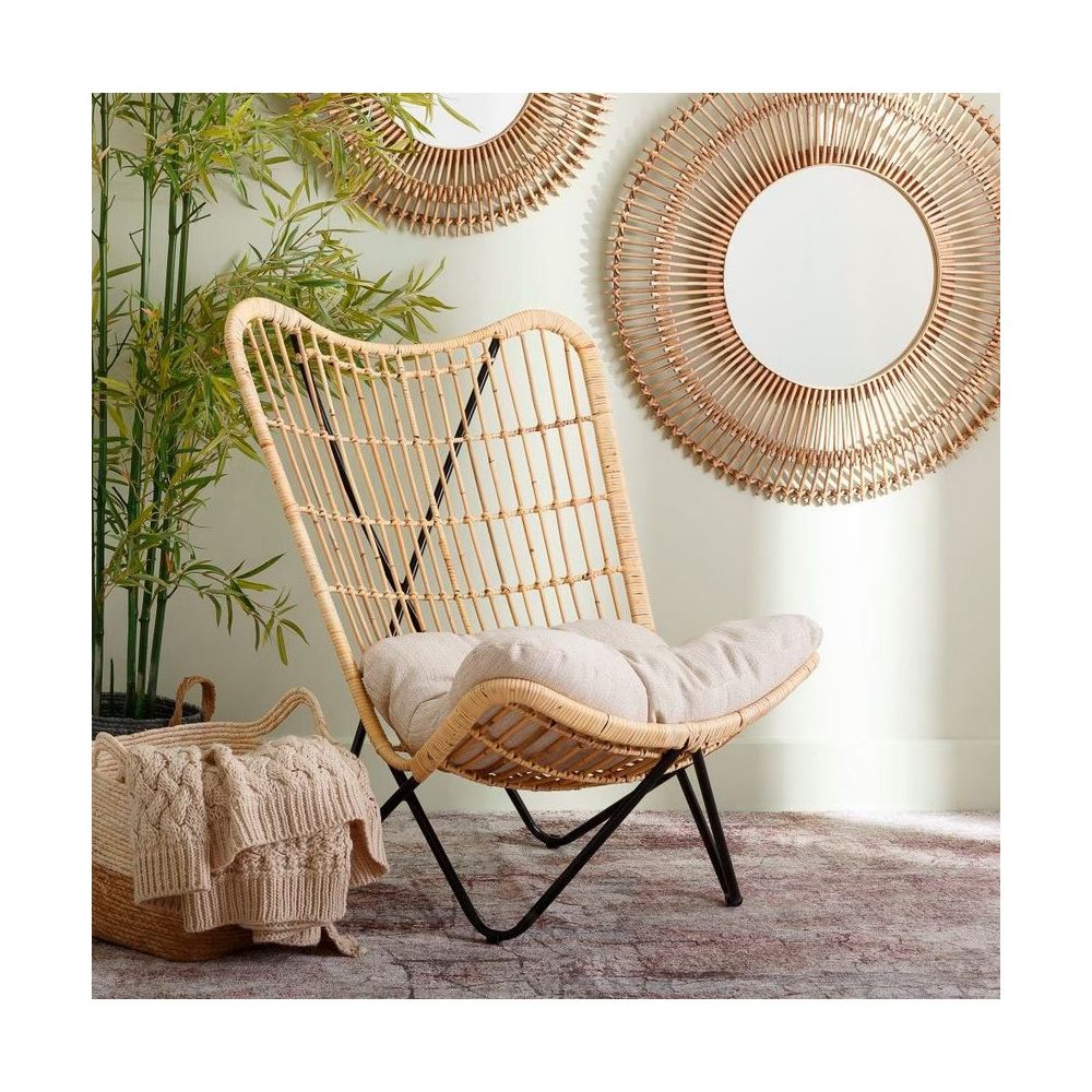 Armchair Lola