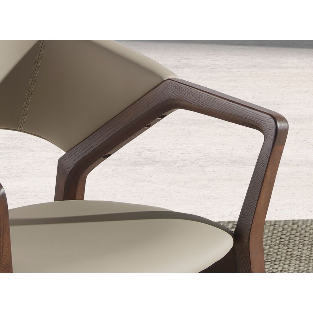 Chair Poli