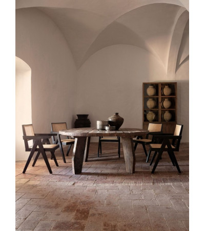 Round Dining table Hassi