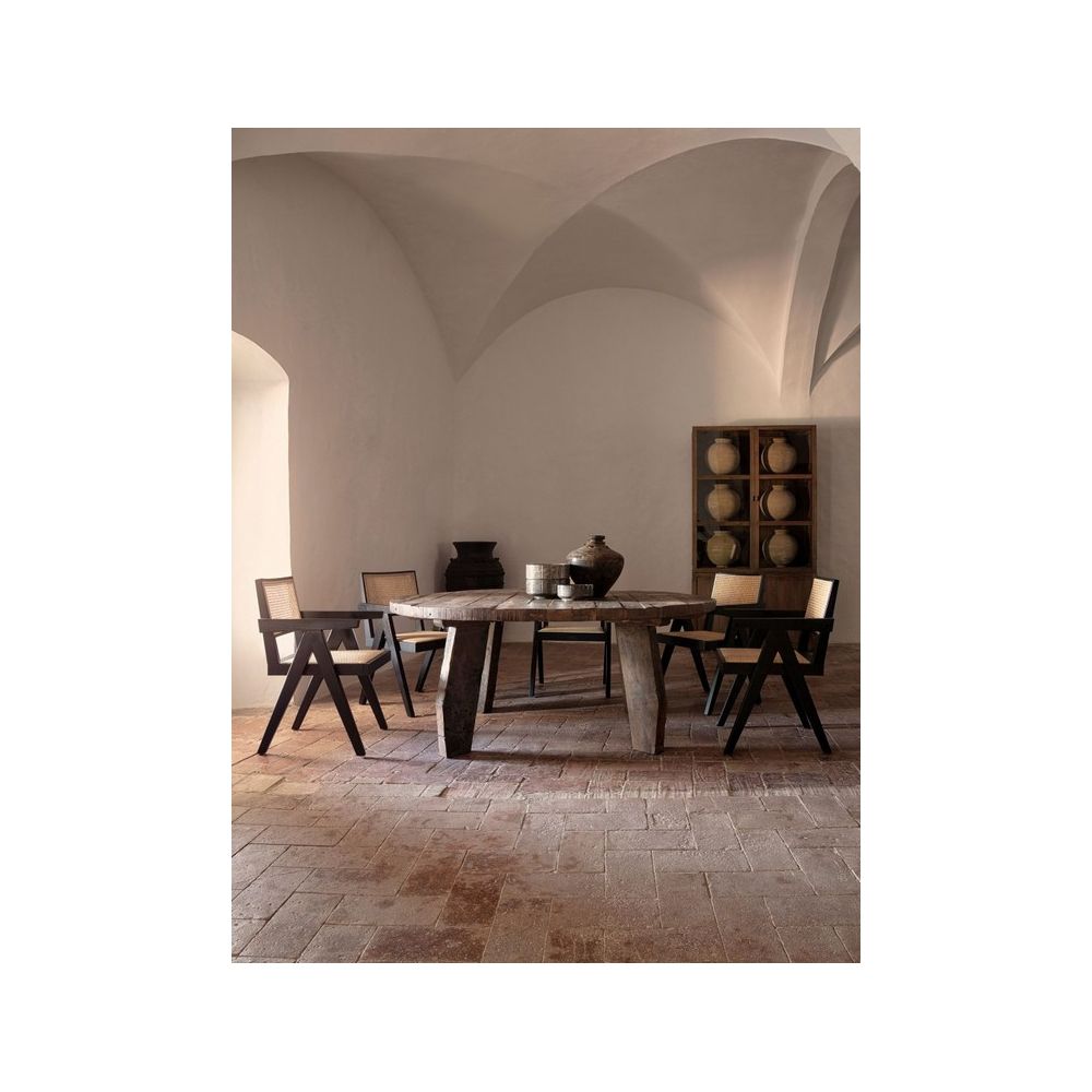 Round Dining table Hassi