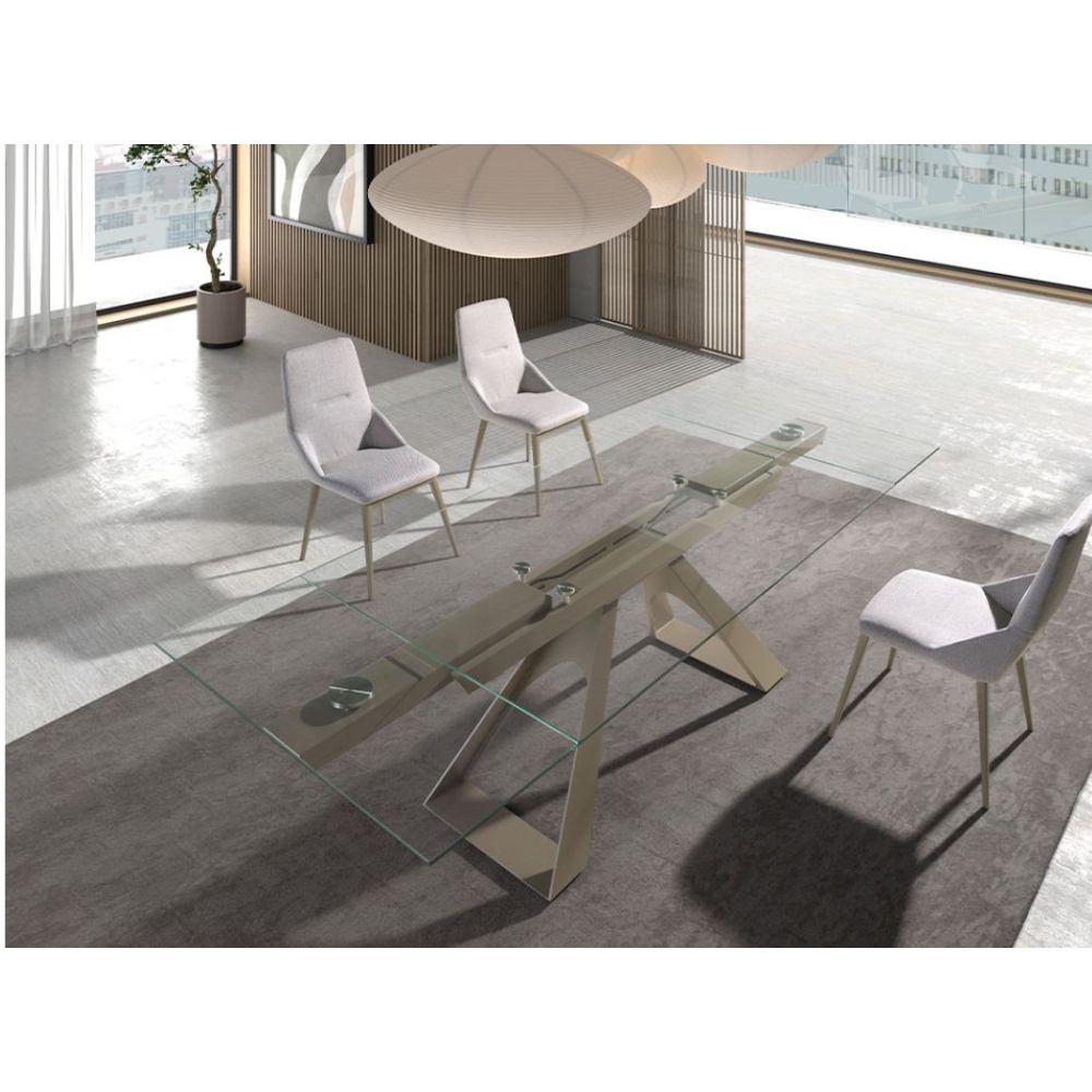 Dinning Table Plucky