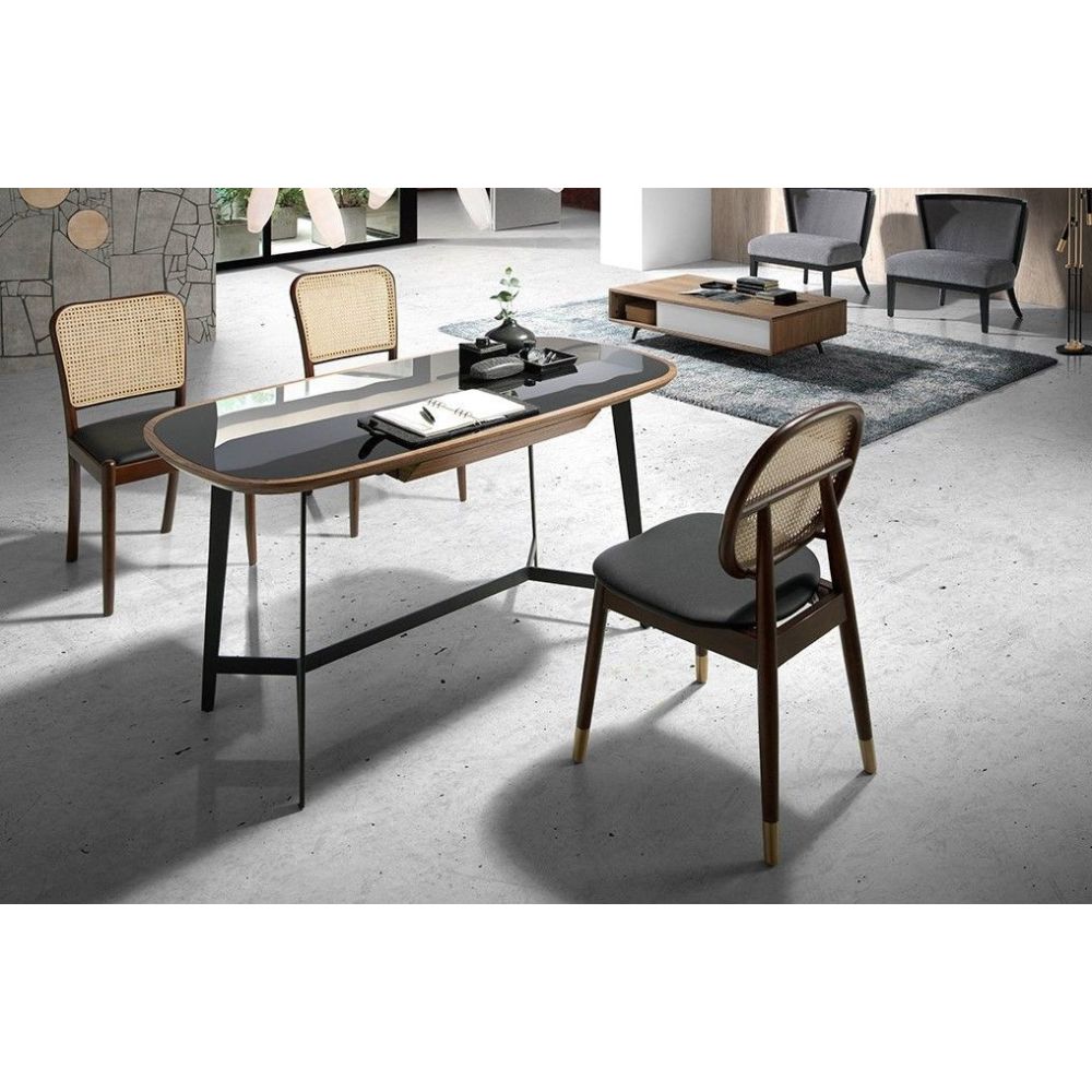 Chair Dinya