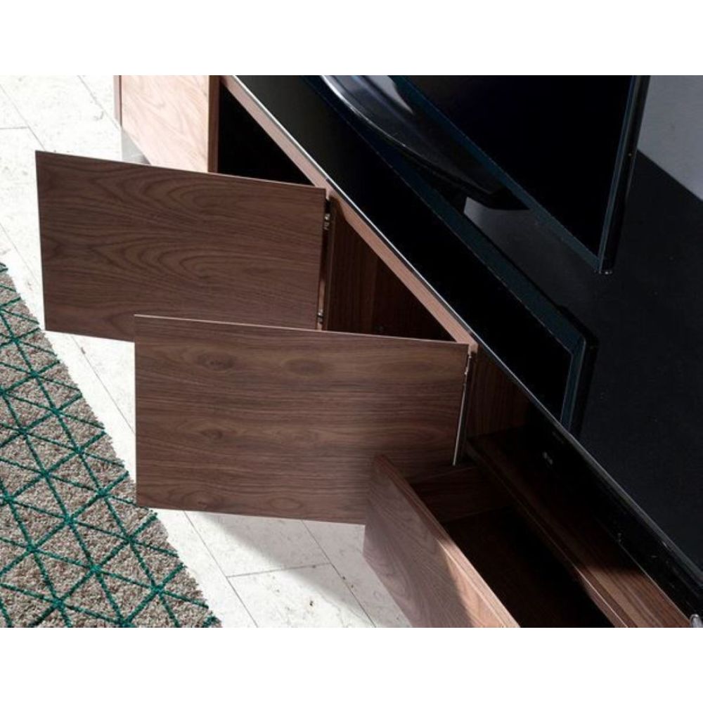 TV Base Edge