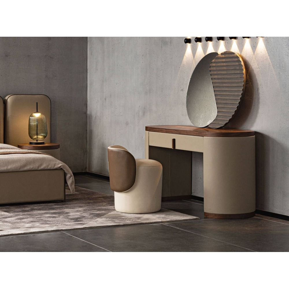 SECRETARY DRESSING ROOM DREKE