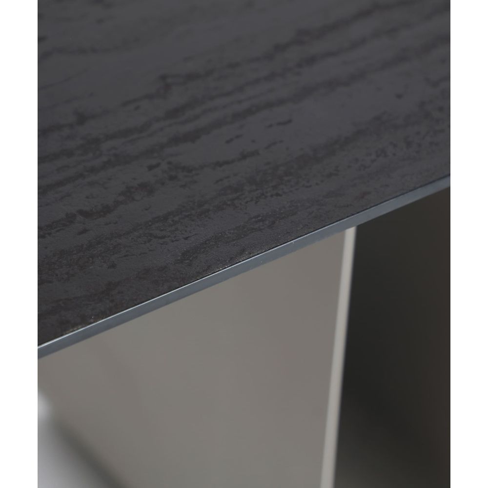 ARQA DINING TABLE