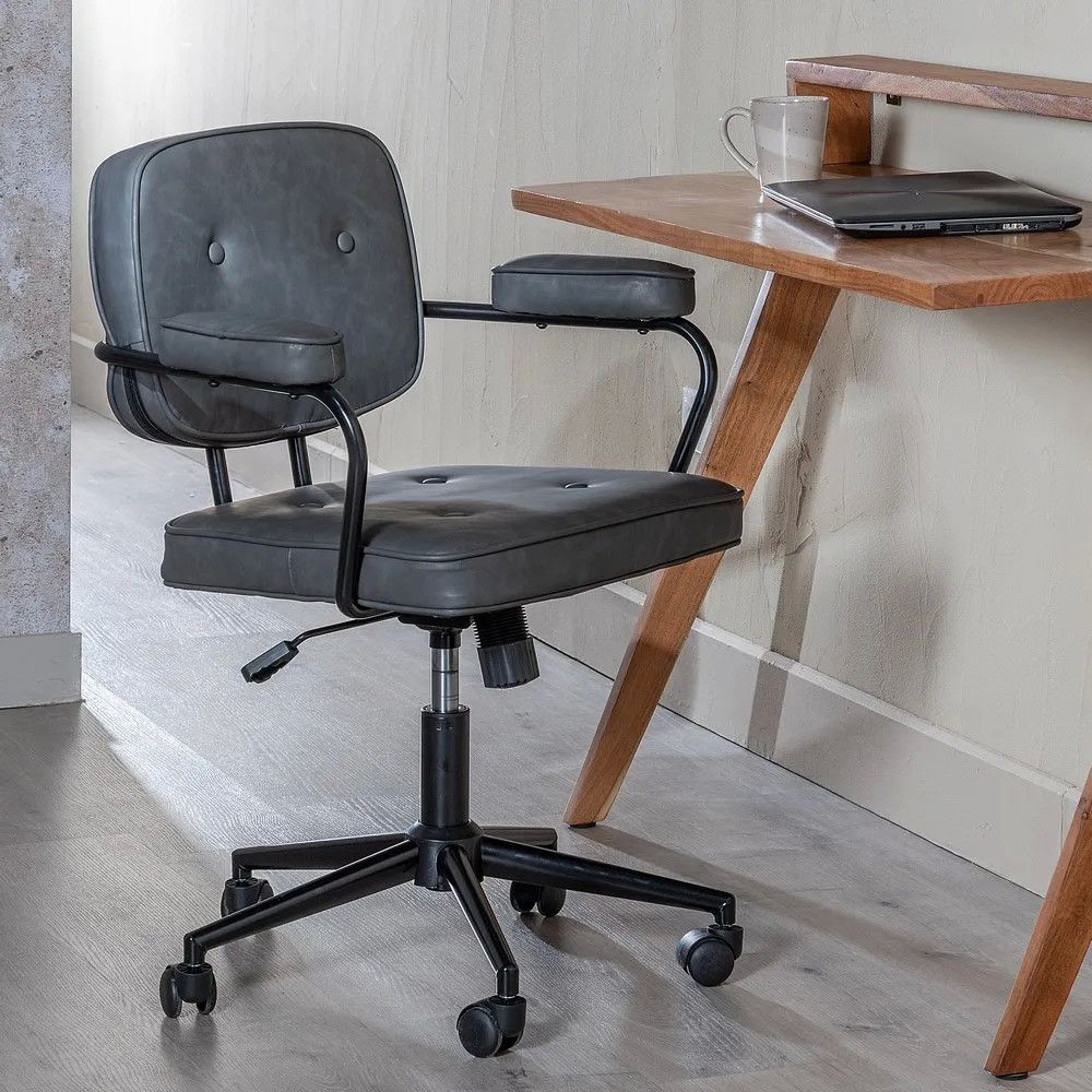 Chair Apikalia