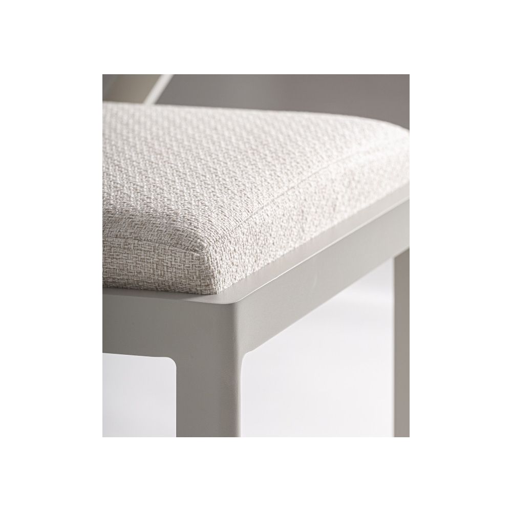 TEGNA CHAIR