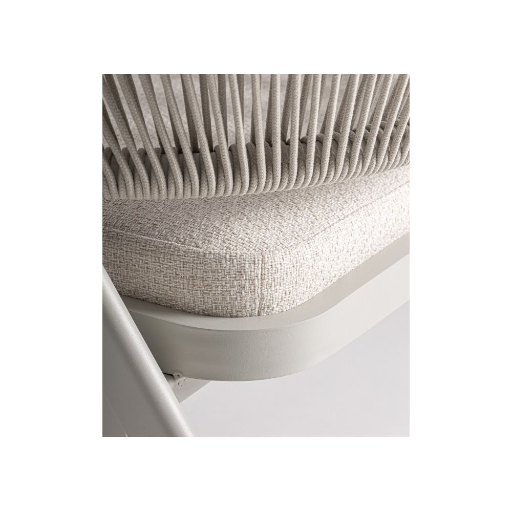 TEGNA CHAIR