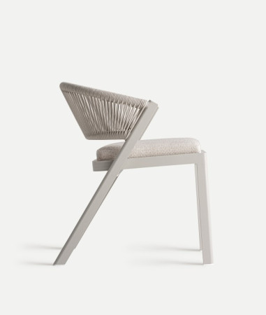 TEGNA CHAIR