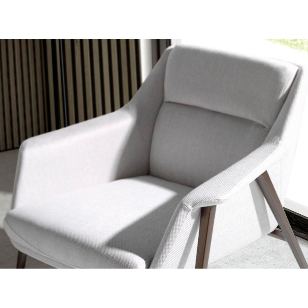 VILANUE ARMCHAIR
